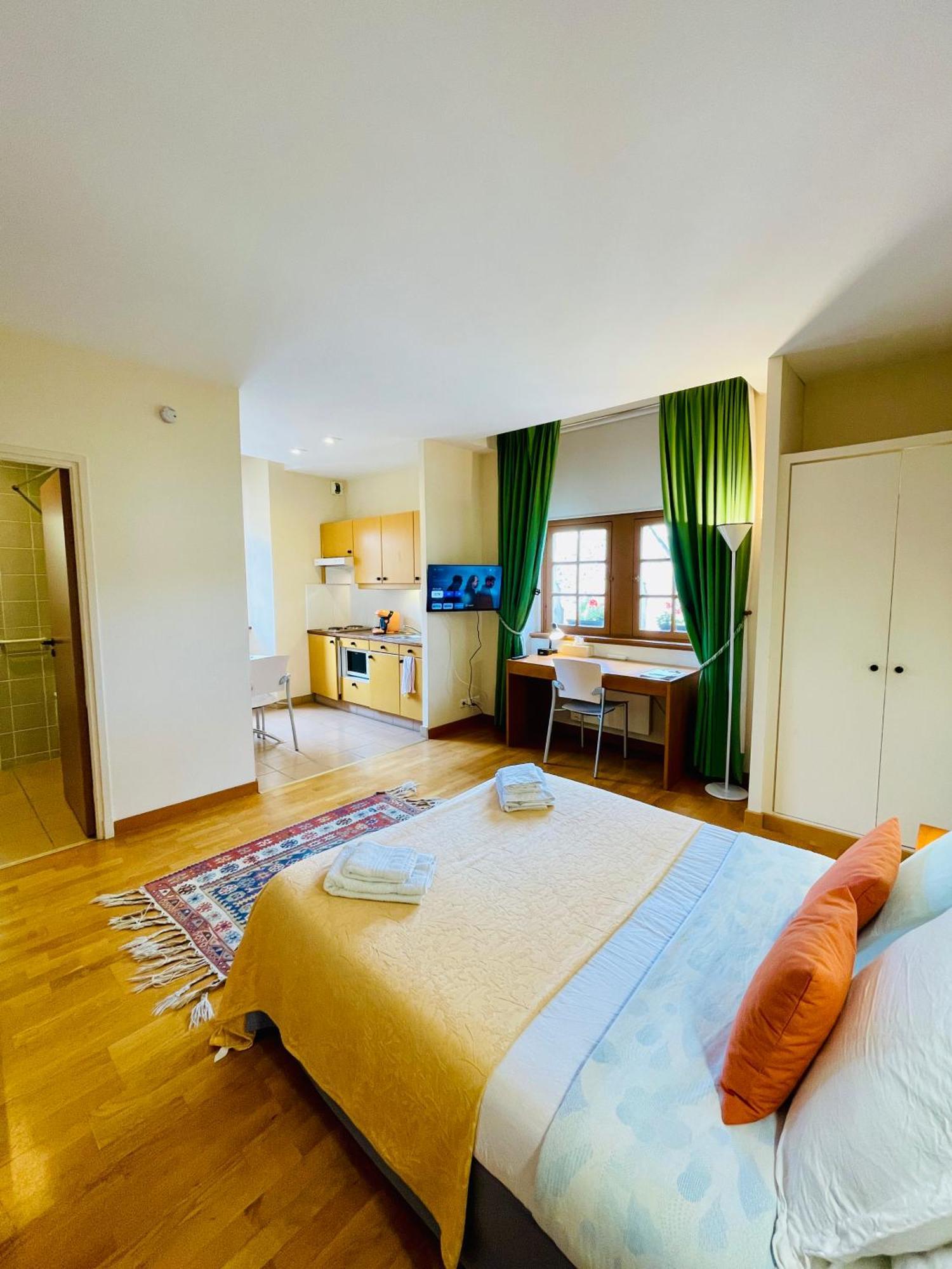 - Au Vieux Palais Aparthotel