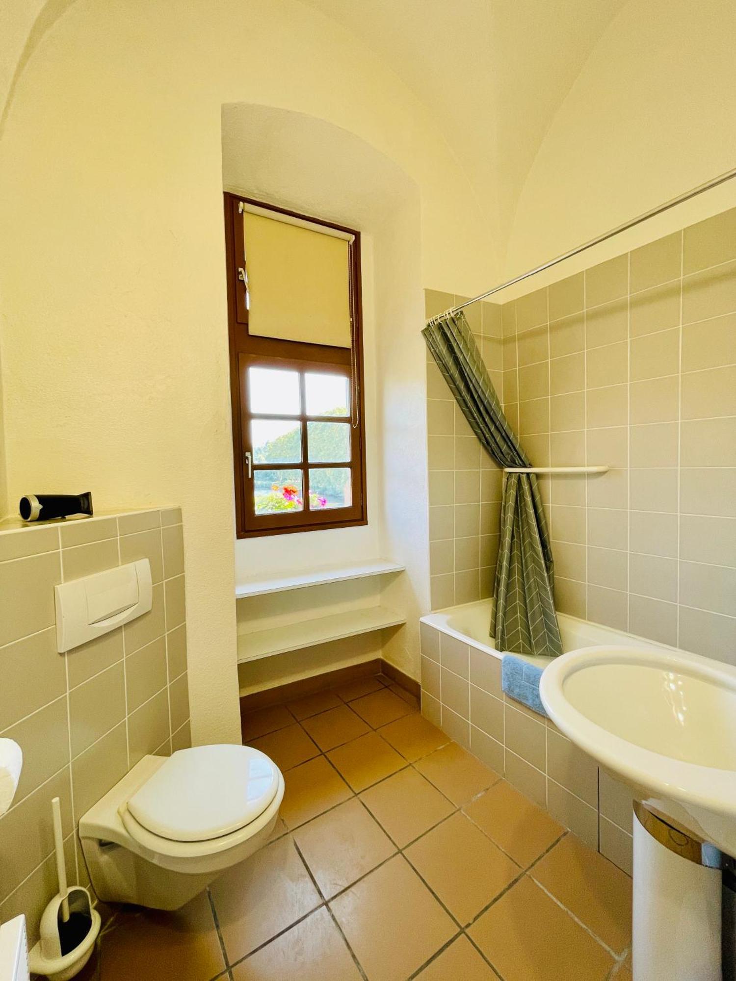 - Au Vieux Palais Aparthotel *