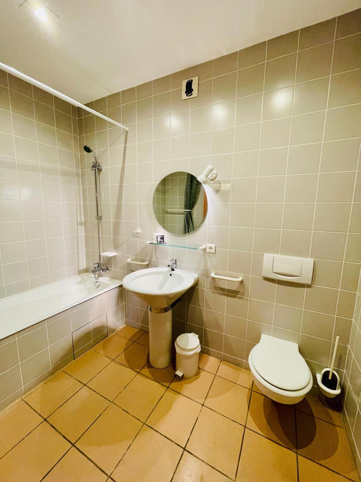 - Au Vieux Palais Aparthotel